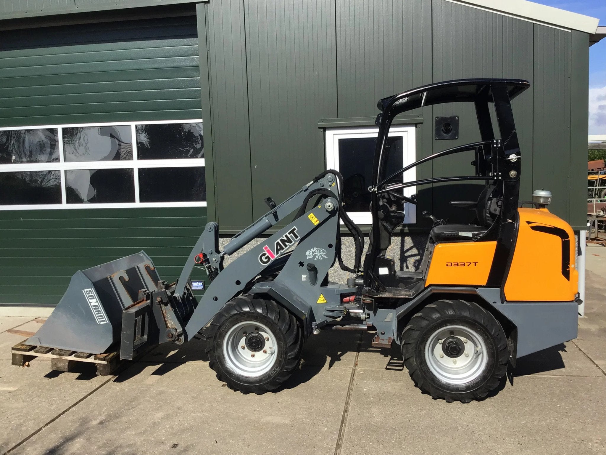 Giant D337T (bj 2015), Zakelijke goederen, Machines en Bouw | Kranen en Graafmachines, Wiellader of Shovel