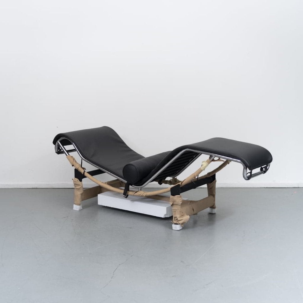 Cassina LC4 Fauteuil Zwart Leer