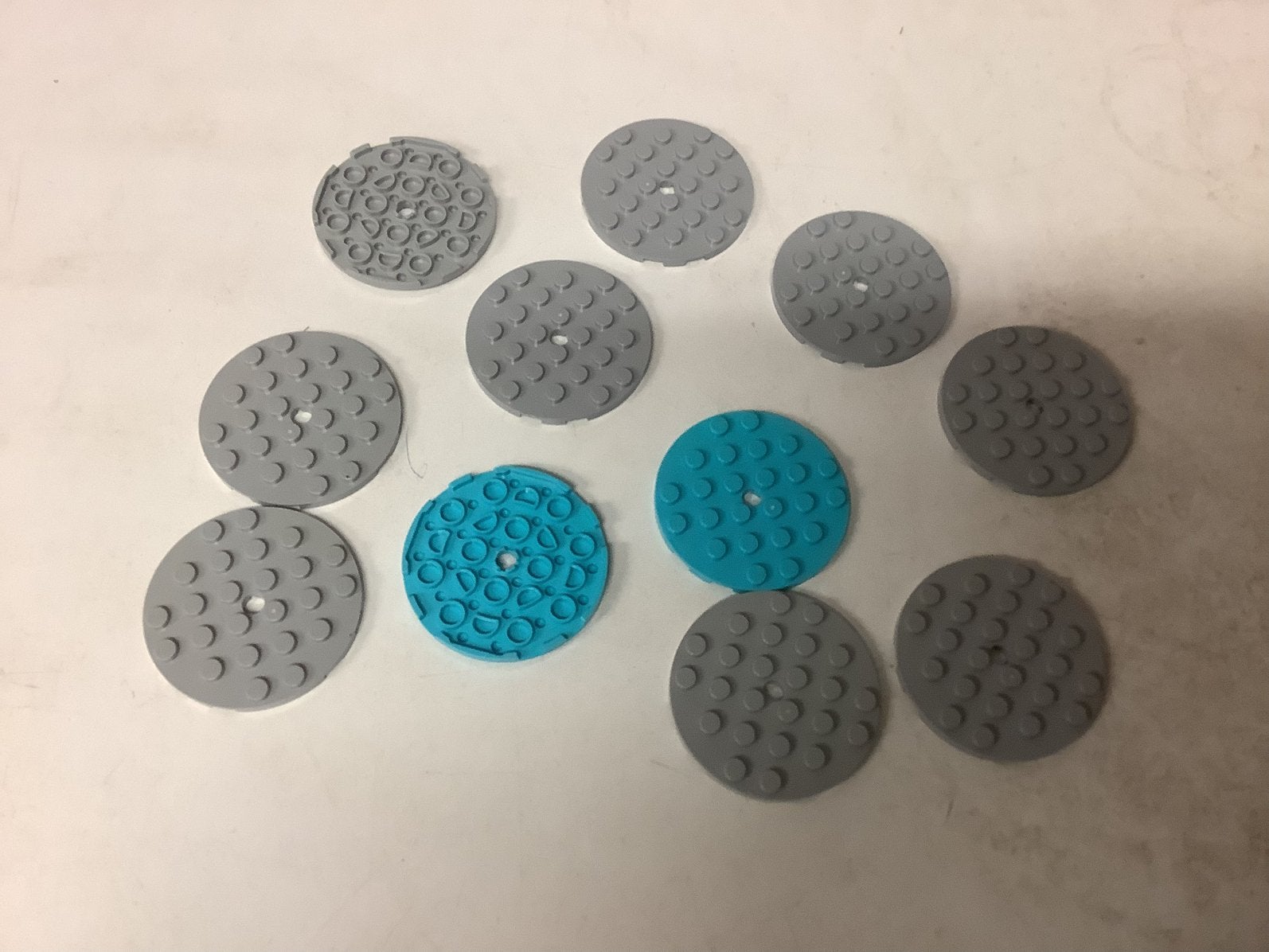 Lego plaat 6x6 rond met gat licht grijs en licht blauw, Ophalen of Verzenden, Gebruikt, Losse stenen, Lego