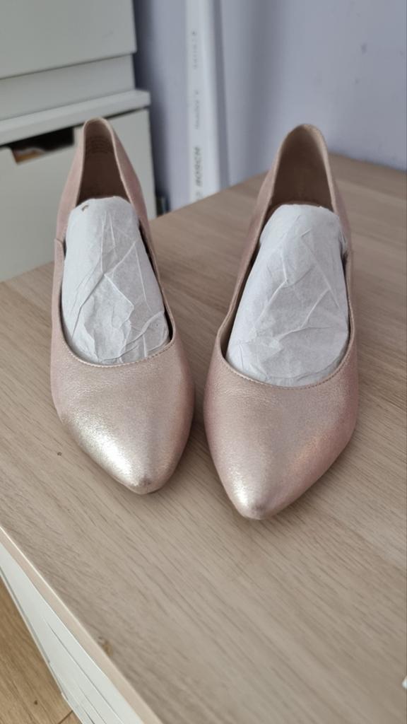 Elegante leren pumps in shimmer licht roze/champagne kleur, Ophalen of Verzenden, Gedragen, Roze, Pumps