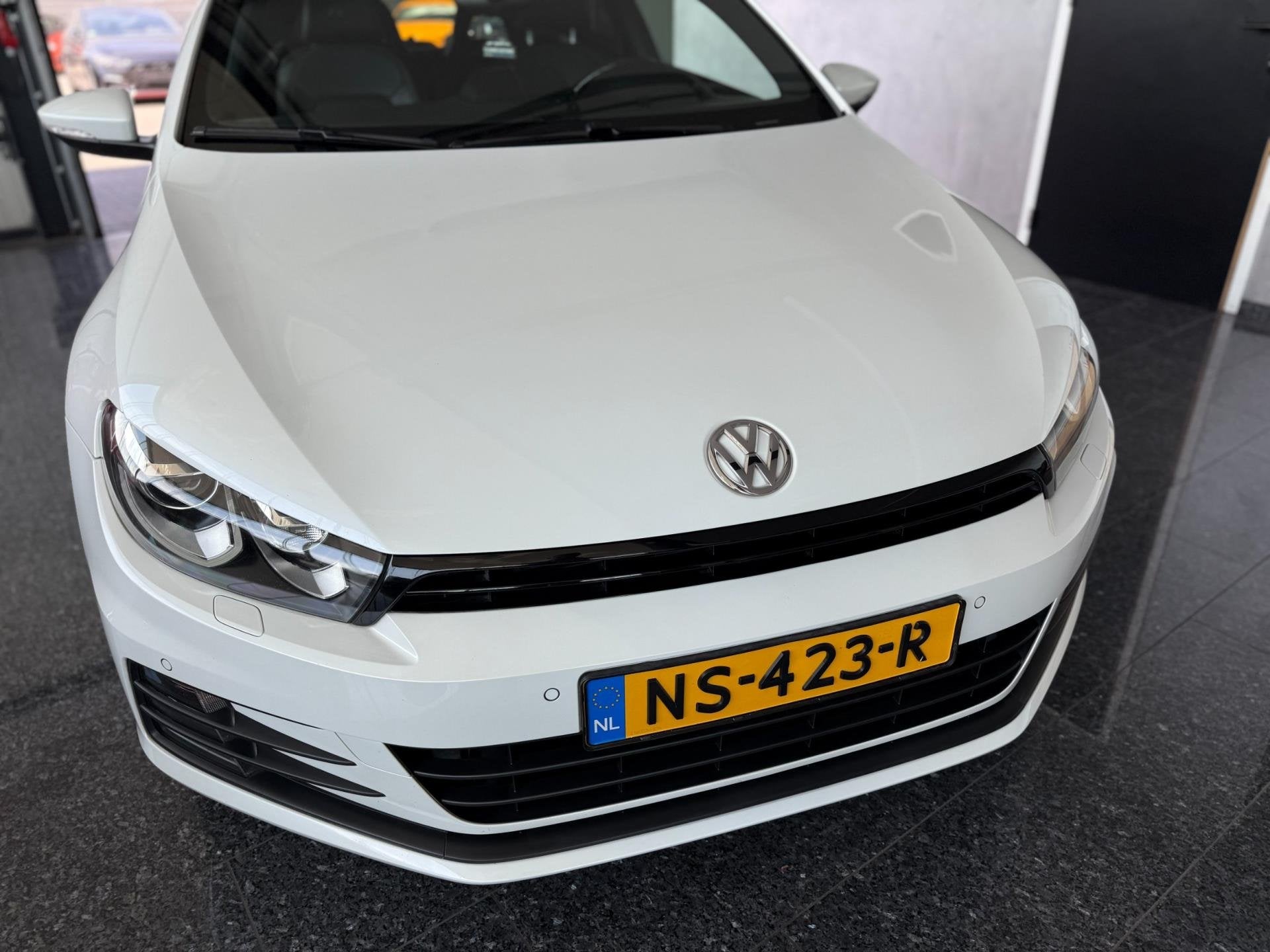 Volkswagen SCIROCCO 2015 Facelift Full Options DSG Pano Wit, Auto's, Volkswagen, Gebruikt, 4 cilinders, 1984 cc, 4 stoelen