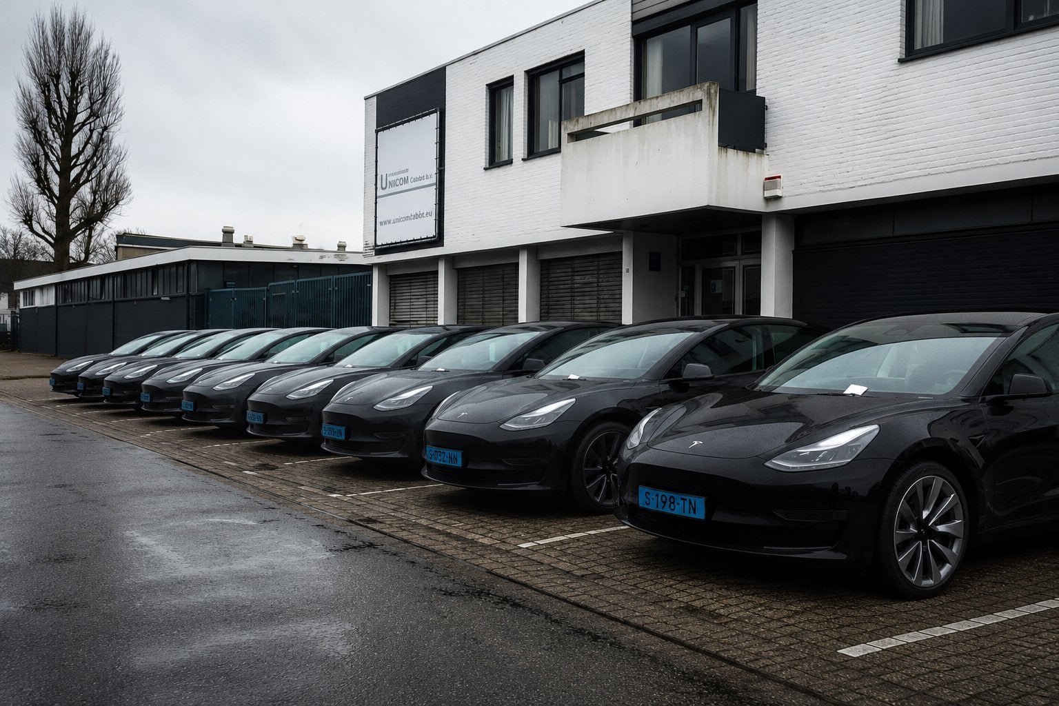 Foto 3 van Tesla Model 3 Taxi Huren l Voor €350 P/W | Cabby Rentals