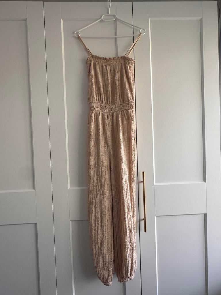Jumpsuit Bershka XS beige, Kleding | Dames, Jumpsuits, Ophalen of Verzenden, Zo goed als nieuw, Maat 34 (XS) of kleiner