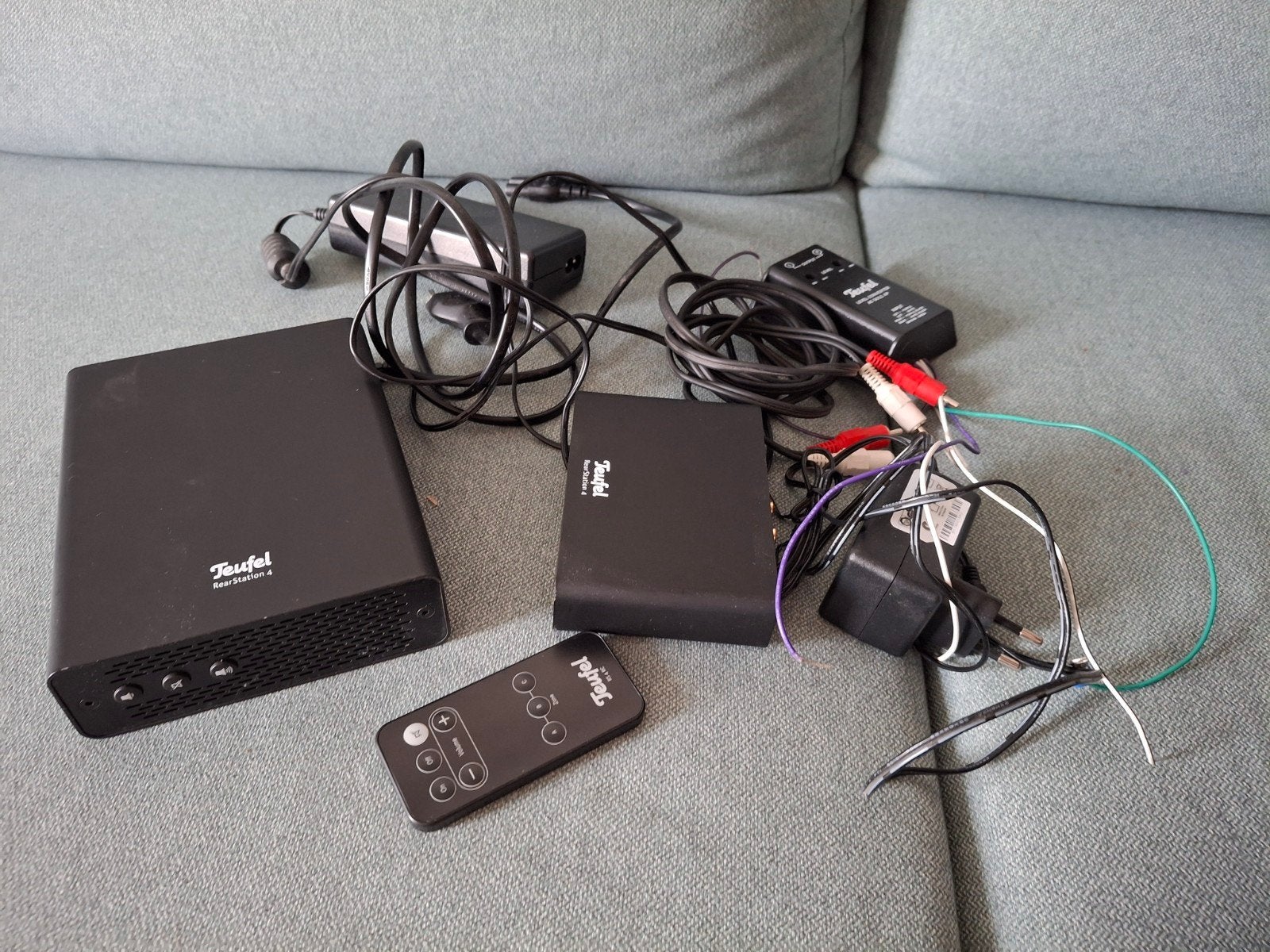 TEUFEL REAR STATION 4 RS 4 RS4, Overige merken, 70 watt of meer, Ophalen of Verzenden, Zo goed als nieuw