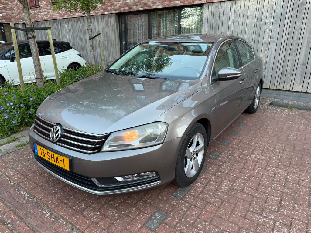 Volkswagen Passat 2.0 TDI 170pk NL 3e Comfortline Bluemotion, Auto's, Voorwielaandrijving, 1800 kg, 4 cilinders, Bruin