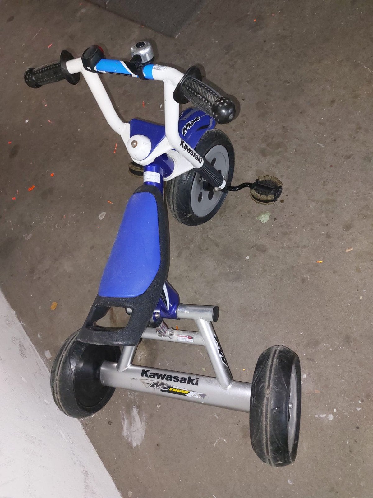 Kawasaki driewieler voor kinderen - Blauw/Zilver, Fietsen en Brommers, Ophalen, Gebruikt, Terugtraprem, Kawasaki