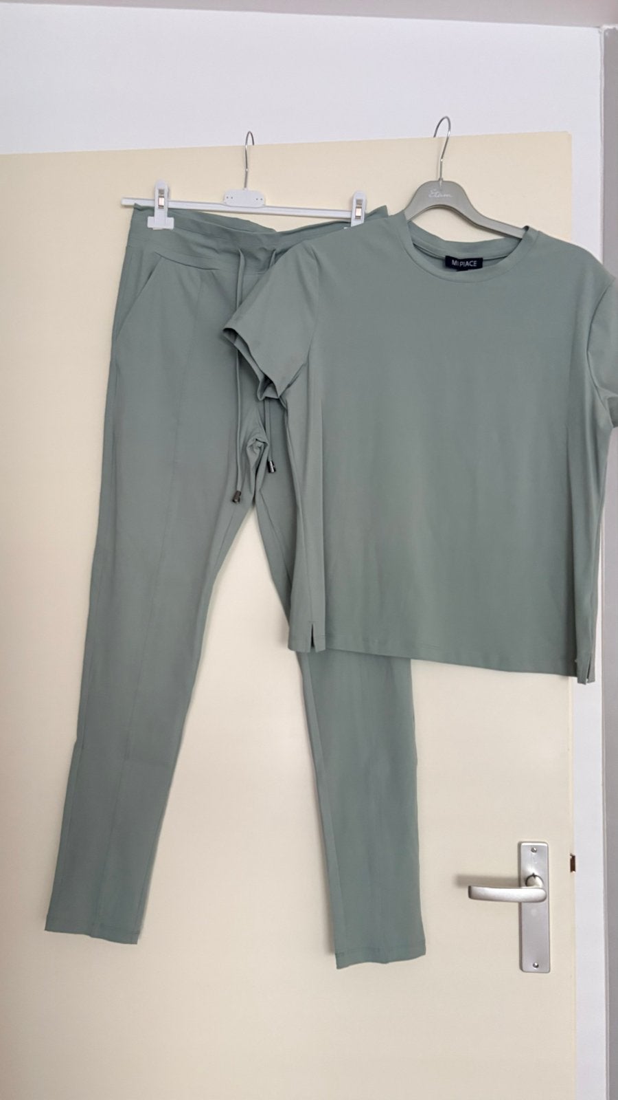 Mi Piace damespak - broek en T-shirt, Maat 42/44 (L), Nieuw, Ophalen of Verzenden, Lang