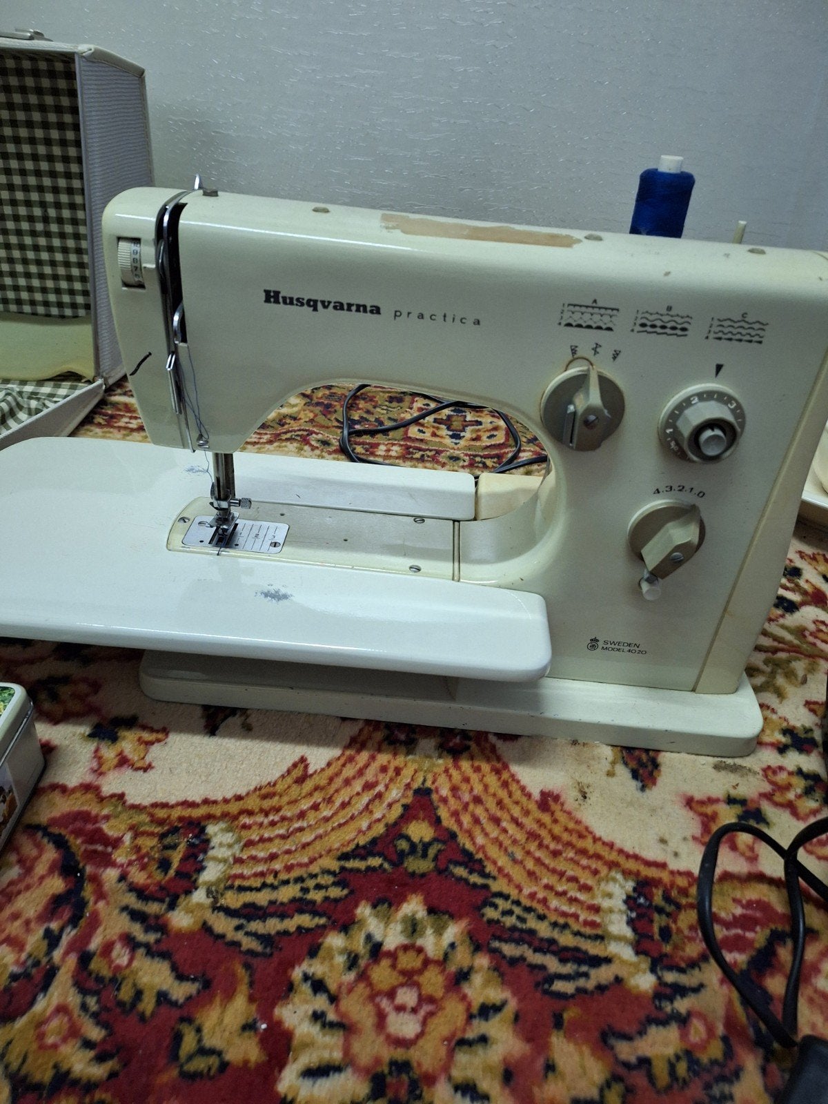 Husqvarna. Model 4020., Hobby en Vrije tijd, Ophalen, Gebruikt, Naaimachine, Husqvarna