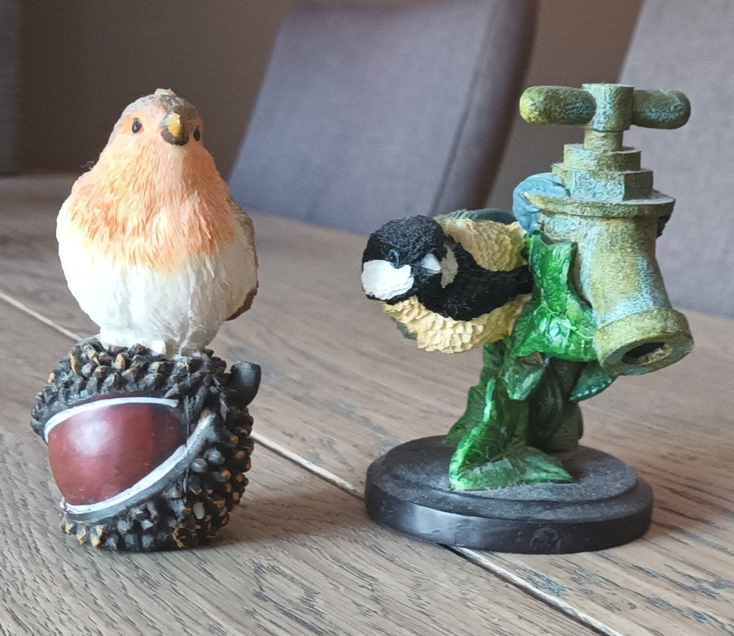 Decoratieve vogelfiguren: Roodborstje en Koolmeesje, Gebruikt, Meerkleurig, Kunststof, Ophalen of Verzenden
