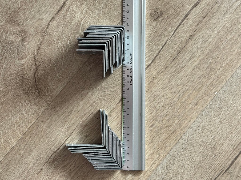 Partij verzinkte hoekankers / hoekverbinders – ca. 900 gram, Ophalen of Verzenden, Nieuw, Minder dan 50 mm, Overige typen