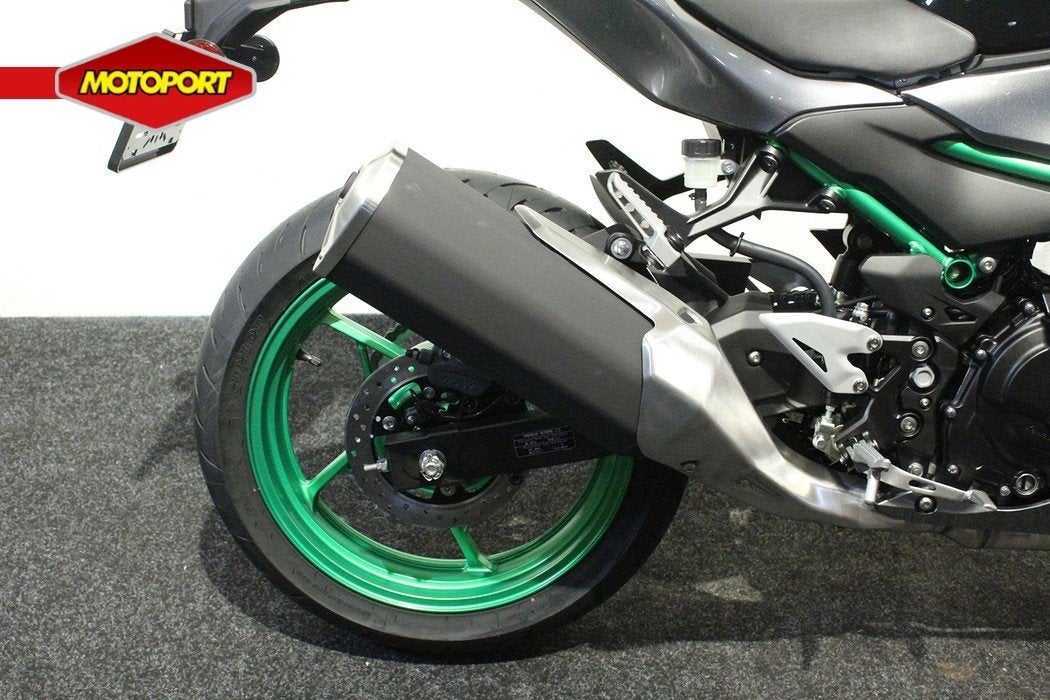 Kawasaki Z500 SE, Bedrijf, Naked bike