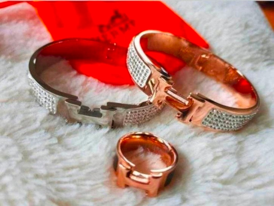 NIEUW Mét zakje! Zilverkleurig H armband met strass, Staal, Nieuw, Ophalen of Verzenden, Zilver