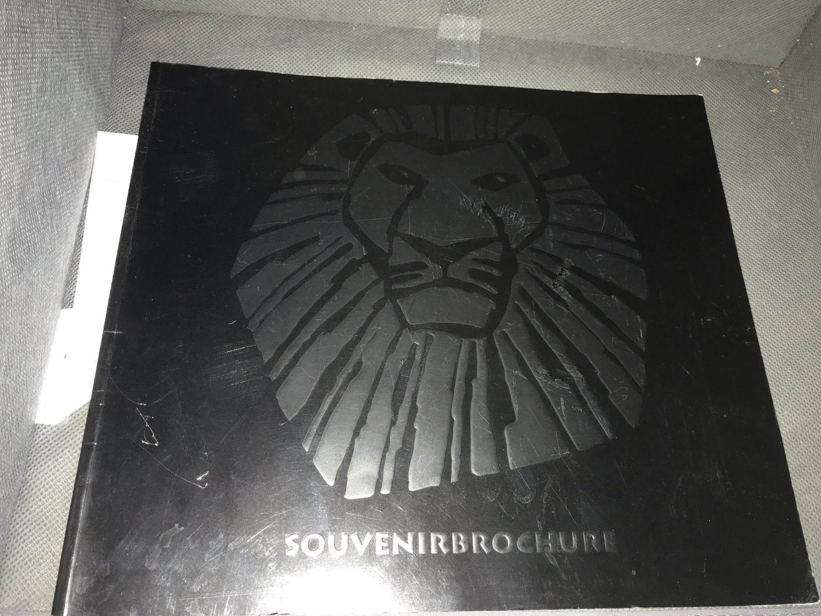 Souvenirbrochure The Lion King Musical.  (2), Ophalen of Verzenden, Gelezen, Algemeen