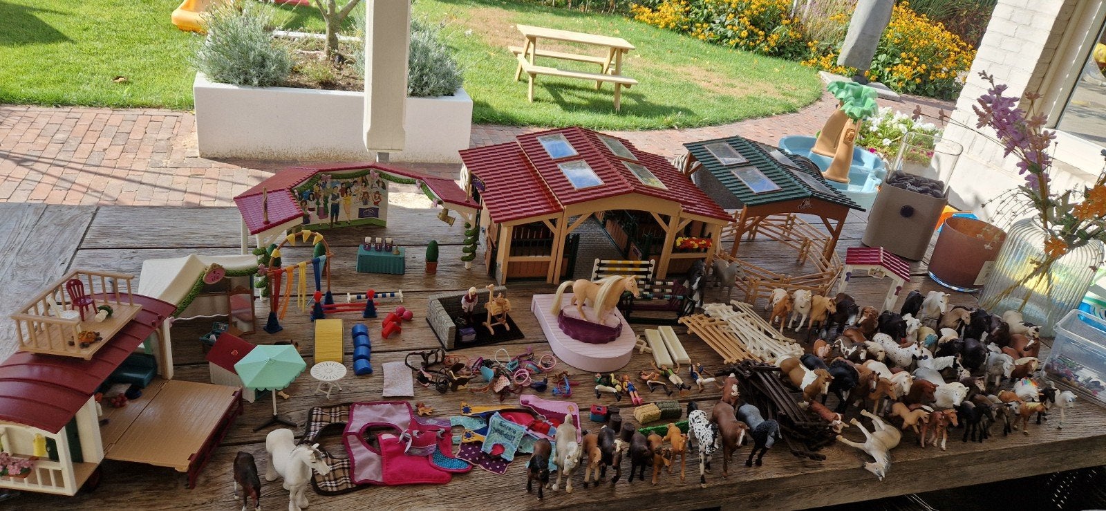 Grote Schleich Paarden Collectie: Manege & 60 paarden etc, Ophalen of Verzenden, Zo goed als nieuw