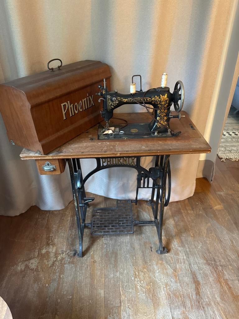 Antieke Phoenix naaimachine met houten kap en onderstel, Ophalen of Verzenden