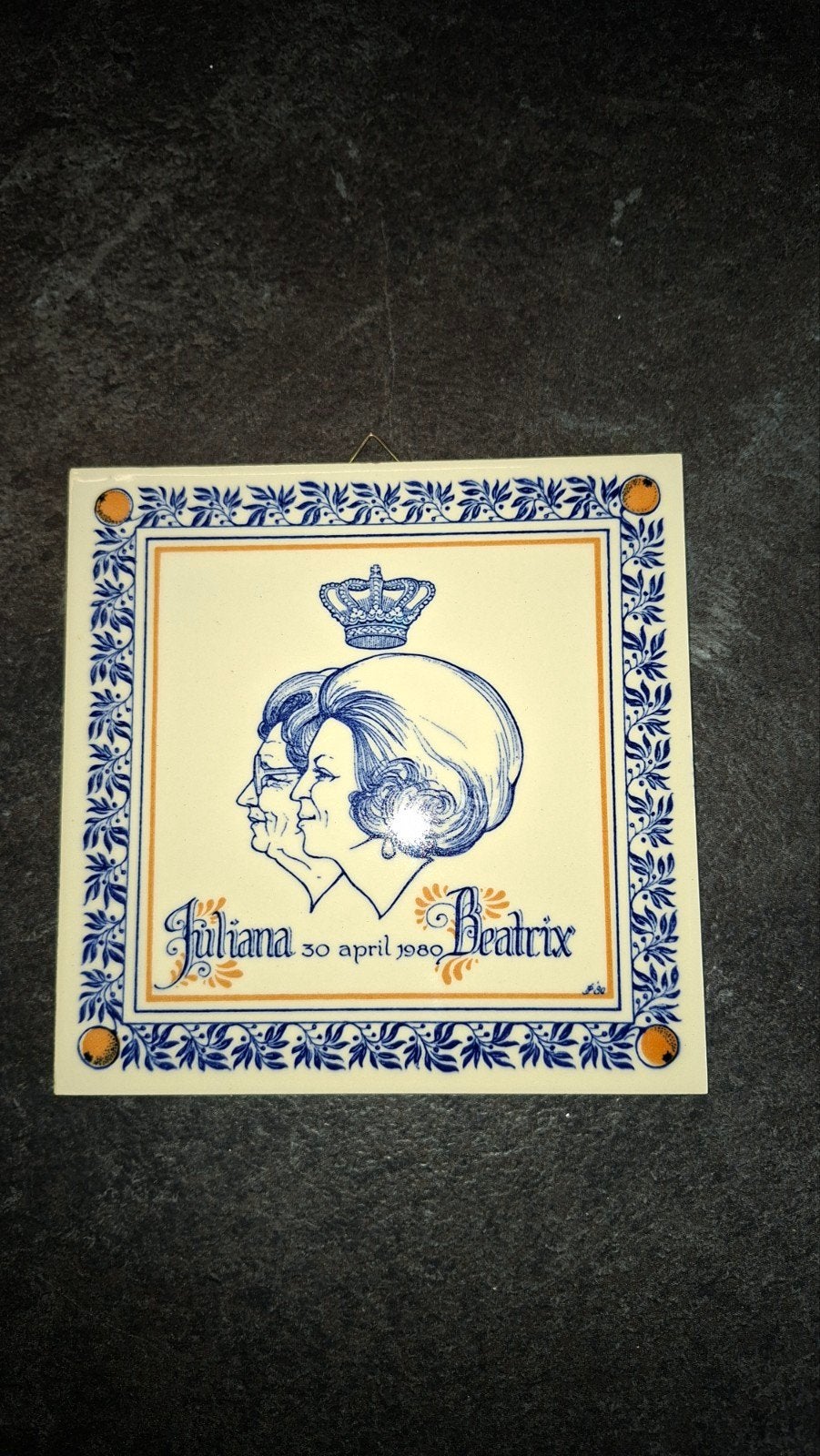Tegel Juliana & Beatrix 30 april 1980, Ophalen