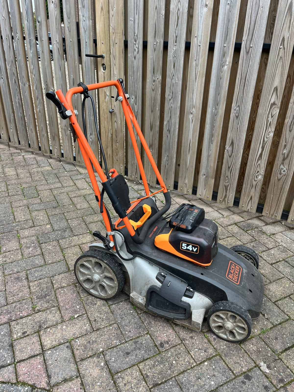 Black+Decker 54V Accu grasmaaier (defect), Ophalen, Gebruikt, Accu-grasmaaier
