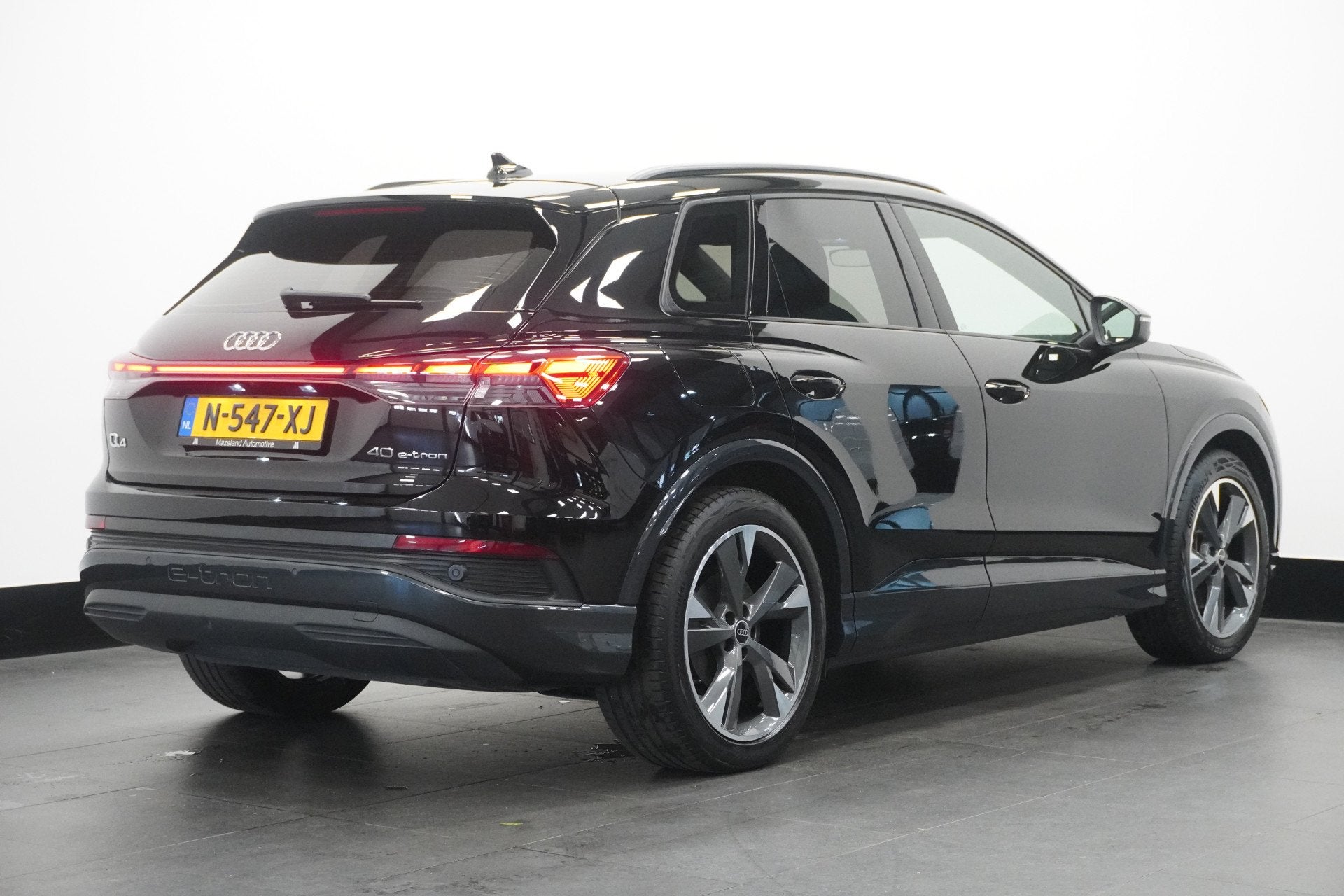 Audi Q4 e-tron 40 Launch edition Advanced S-Line 77 kWh 3 Fa, Auto's, Dealer onderhouden, Achterwielaandrijving, Gebruikt, Zwart