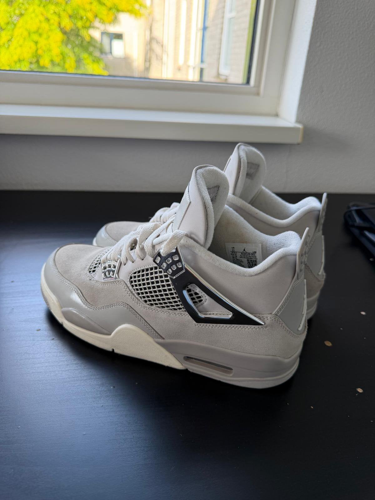 Jordan 4 Retro ‘frozen moments' sneakers, Ophalen of Verzenden, Zo goed als nieuw, Wit, Sneakers of Gympen