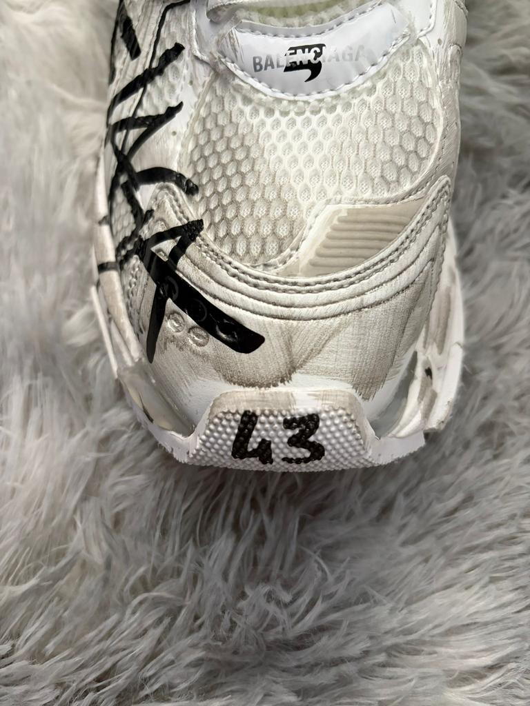 Balenciaga Runner “White Graffiti” maat 43, Kleding | Heren, Schoenen, Verzenden, Wit, Nieuw, Sneakers of Gympen