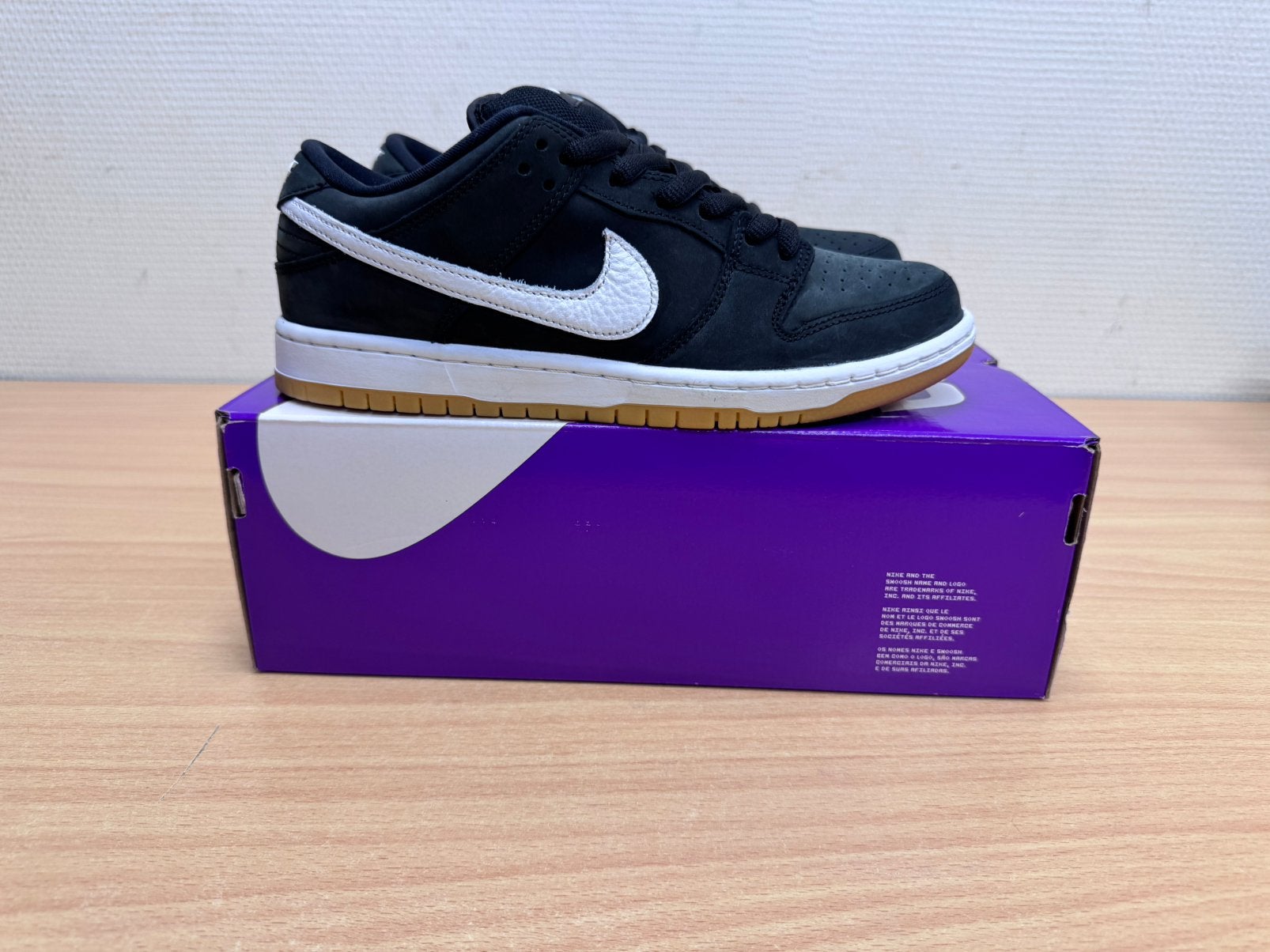 Nike SB Dunk Low Pro Black Gum 41, Zwart, Nieuw, Ophalen of Verzenden, Sneakers of Gympen