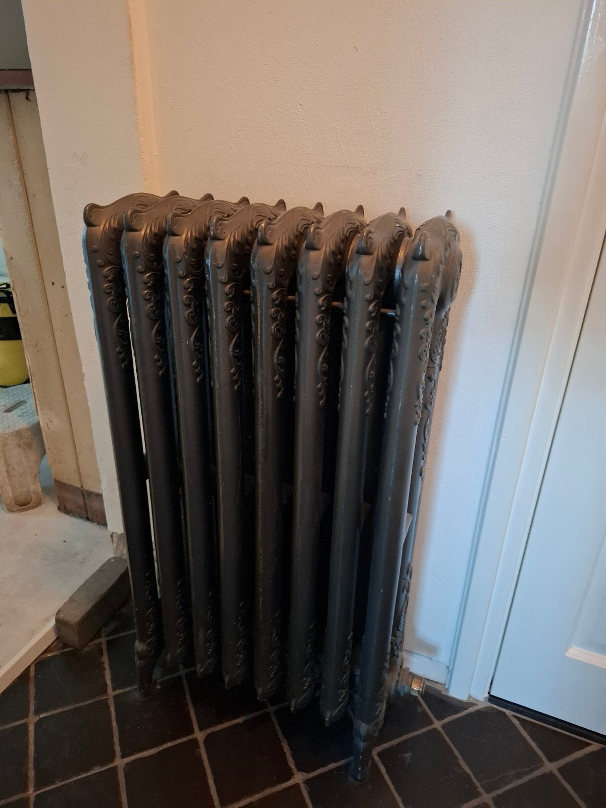 Antieke radiator 10 kW met klassieke messing aansluitingen, Ophalen, Gebruikt, 800 watt of meer, Radiator