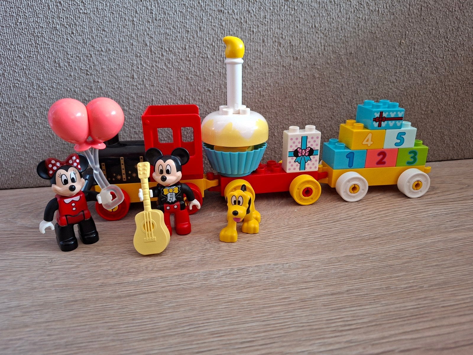 Mickey en Minnie Mouse Duplo Verjaardagstrein 10941, Kinderen en Baby's, Ophalen, Zo goed als nieuw, Compleet, Complete set