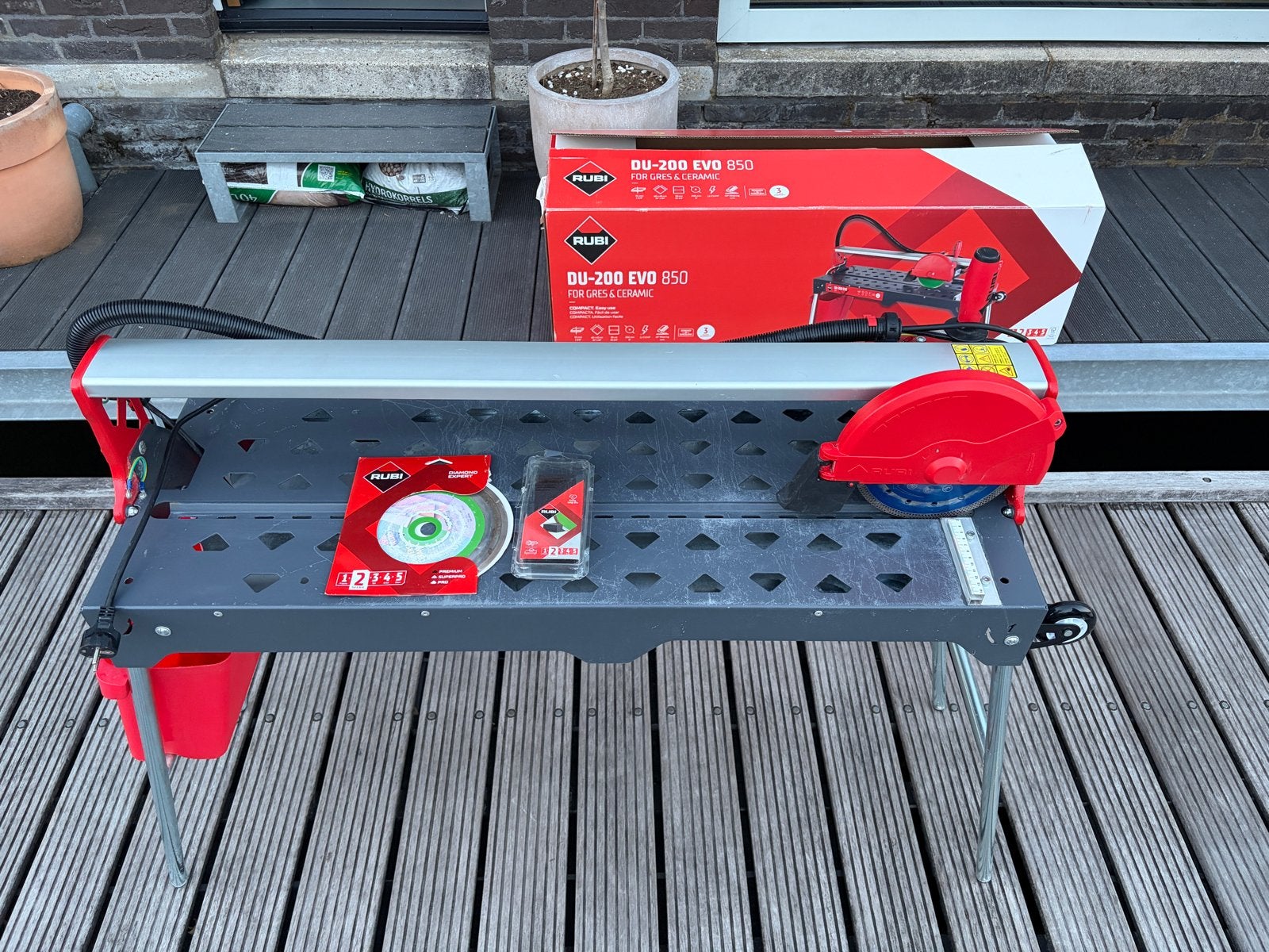 Rubi DU-200 EVO 850 Tegelzaag - bijna nieuw - garantie/bon, Doe-het-zelf en Verbouw, Gereedschap | Zaagmachines, Ophalen, Overige typen