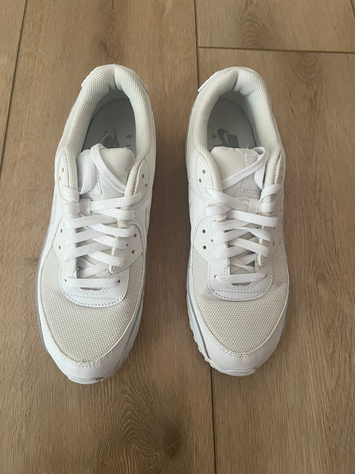Nike air max wit 44, Ophalen of Verzenden, Zo goed als nieuw, Wit