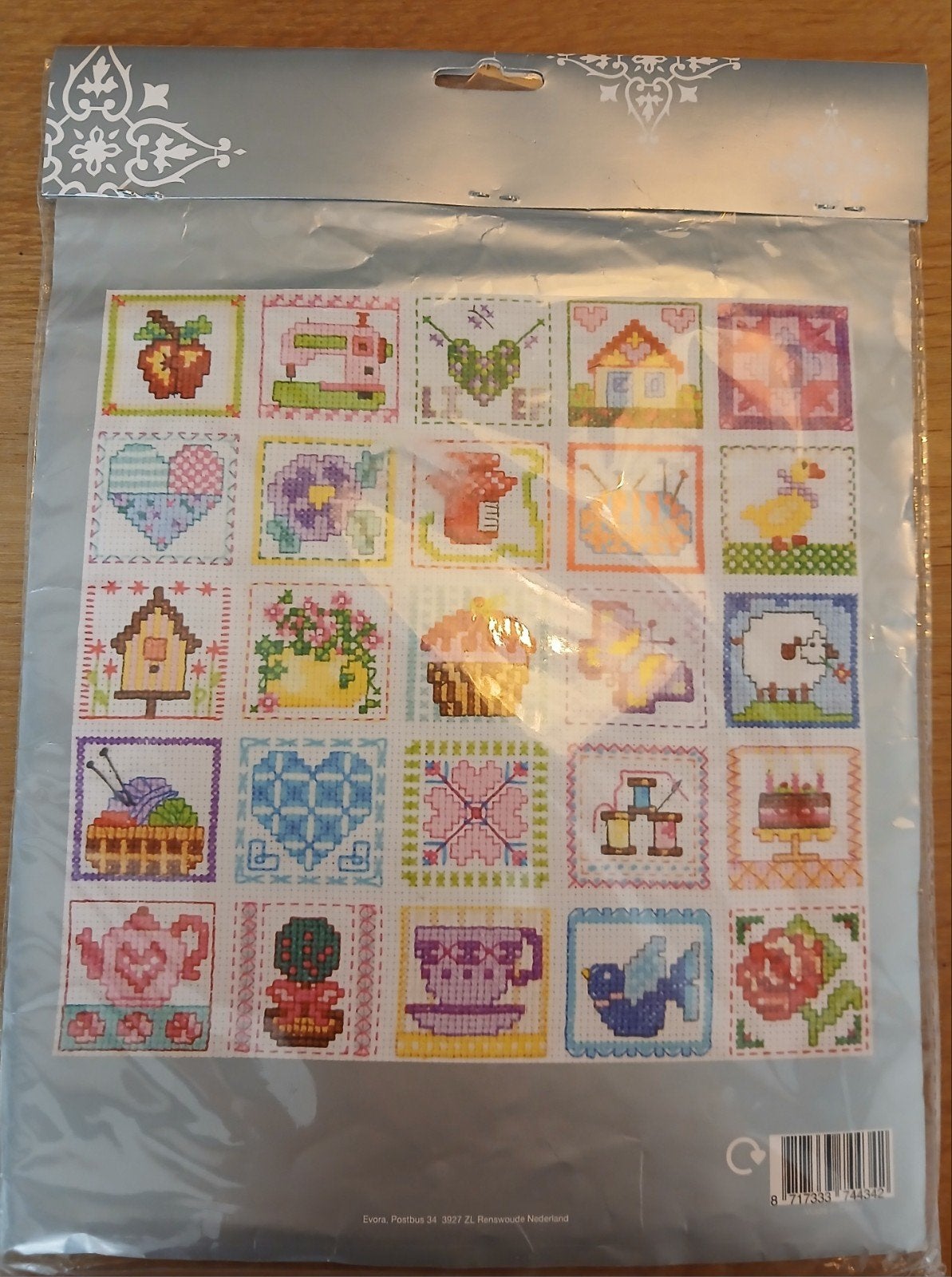 Vrolijk borduurpakketje, Hobby en Vrije tijd, Ophalen of Verzenden, Nieuw, Handborduren, Borduurpakket