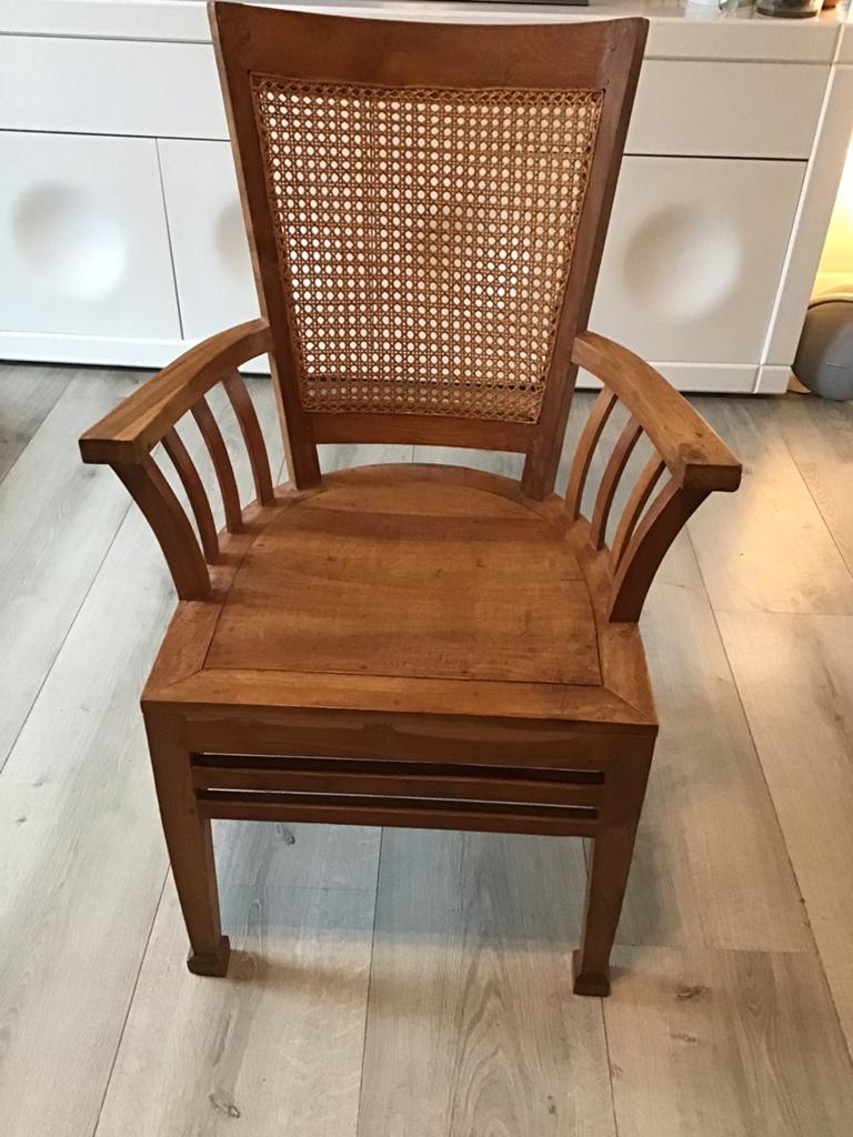 In nieuwstaat koloniale teakhouten fauteuil met webbing, Ophalen, In nieuwstaat koloniale teakhouten fauteuil met webbing, Bruin