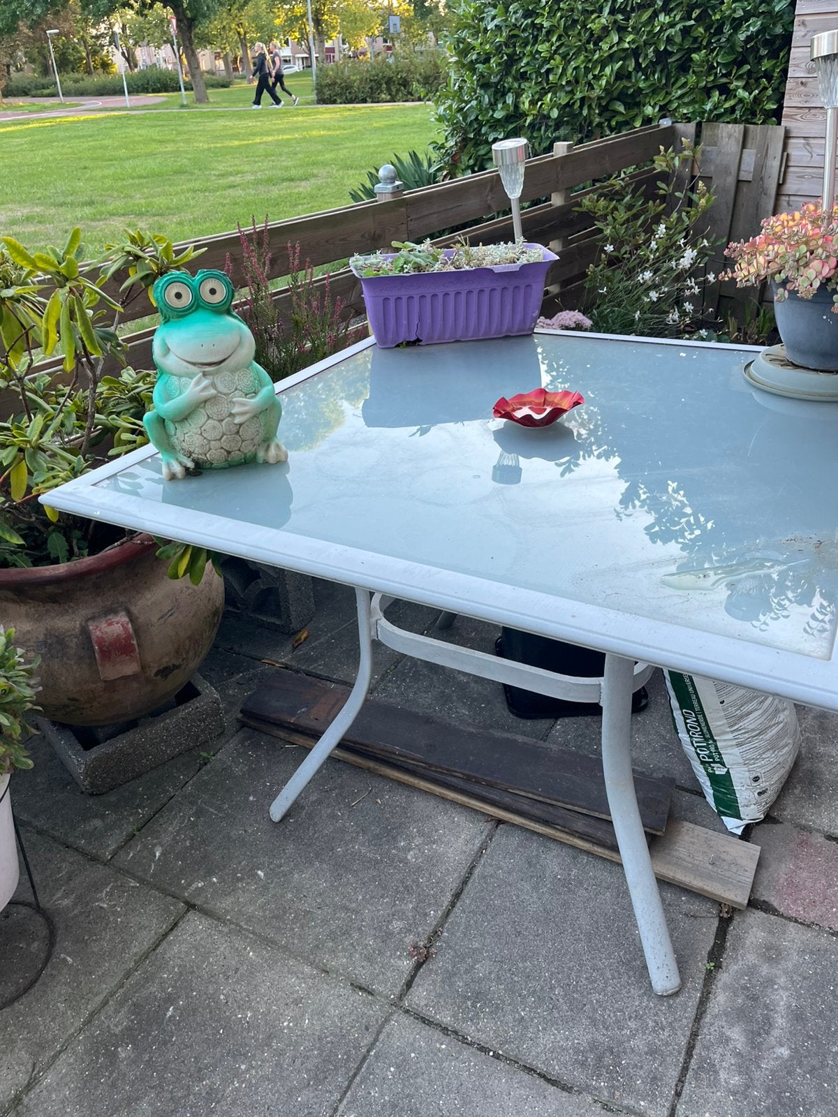 Gratis mooie tuintafel, Ophalen, Gebruikt, Vierkant, Aluminium