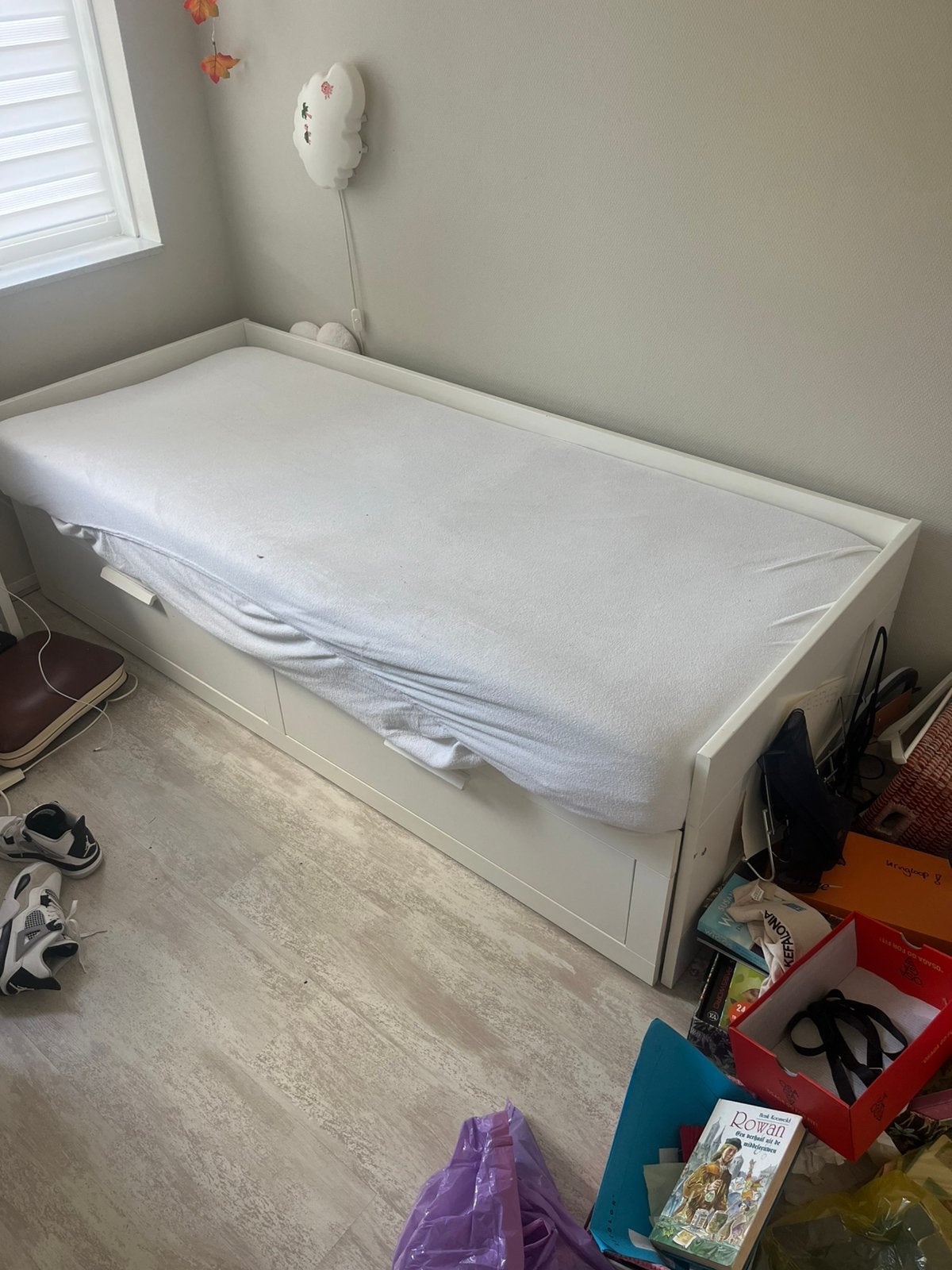 Bed met matras Ikea, Ophalen, Eenpersoons, Wit, Zo goed als nieuw