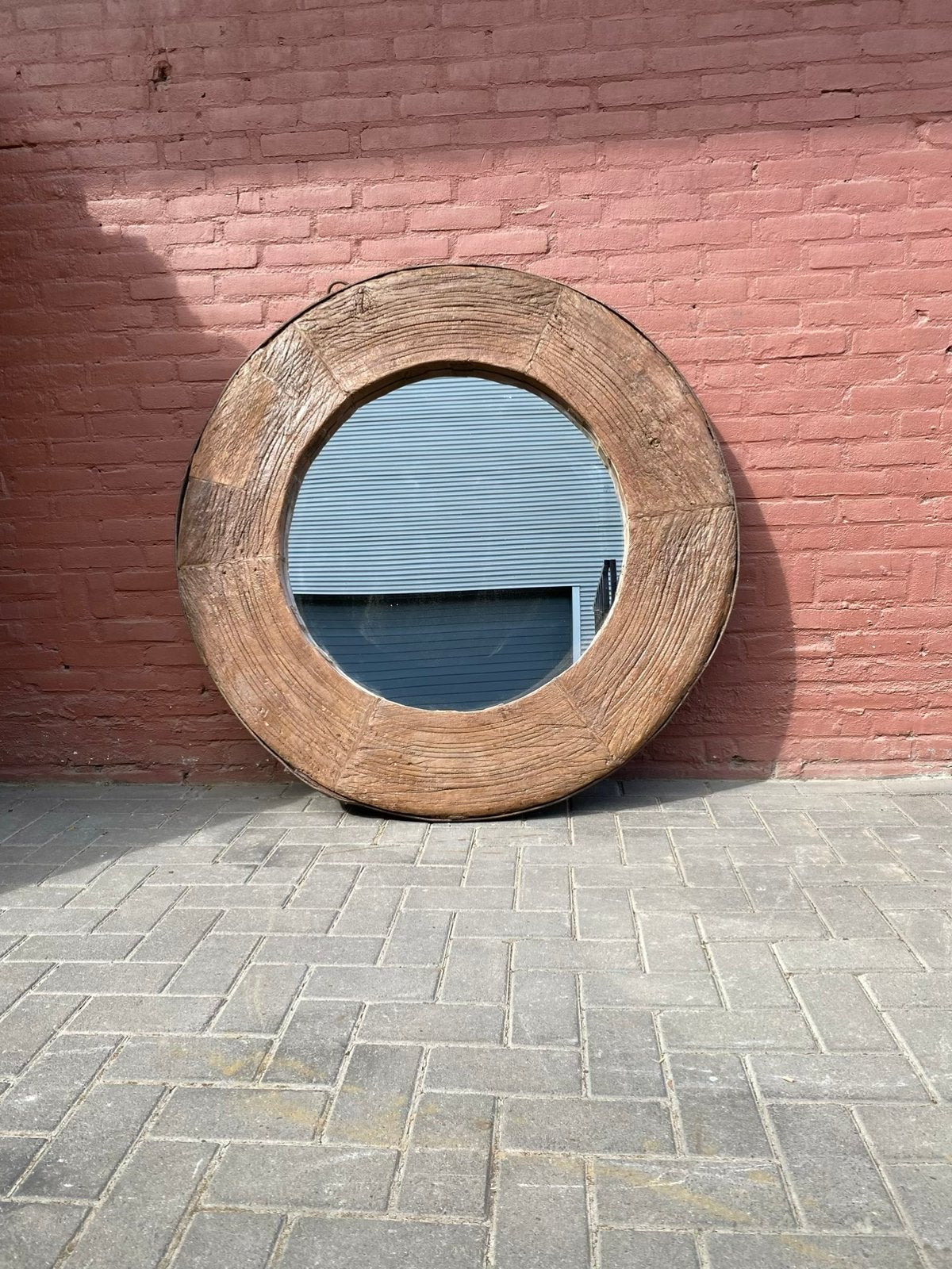 Grote ronde antieke spiegel met teakhouten frame, Ophalen of Verzenden, Rond, 100 tot 150 cm, 100 tot 150 cm
