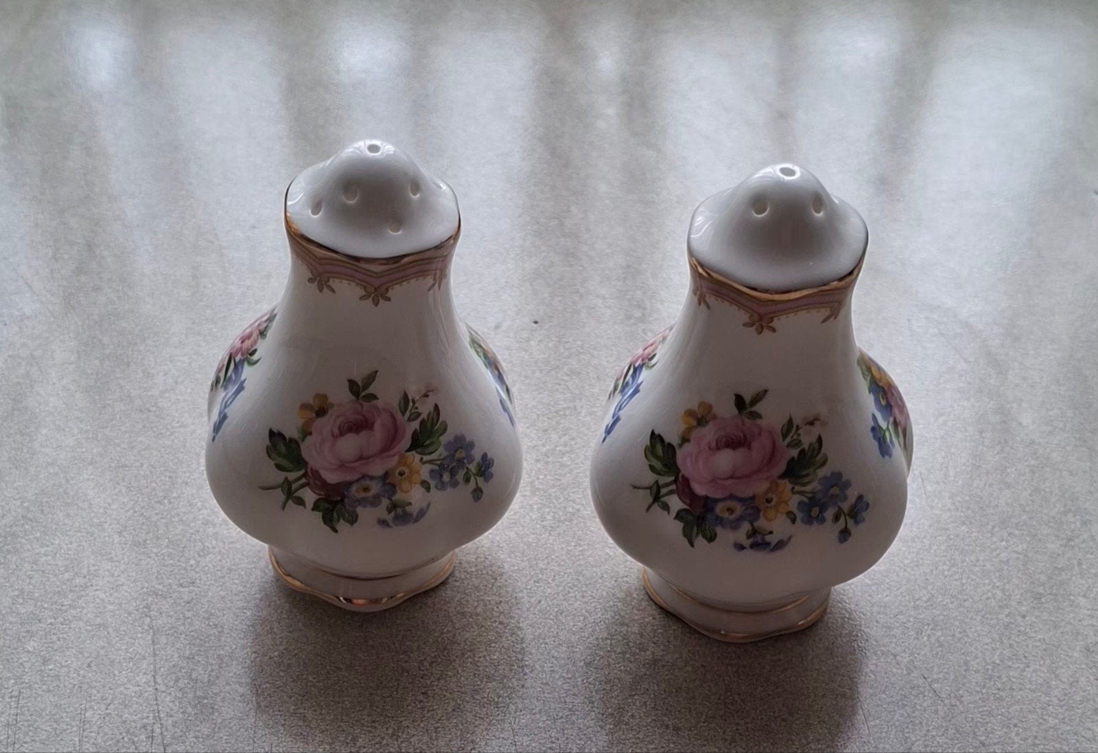 royal albert lady carlyle peper en zout set, Antiek en Kunst, Antiek | Servies los, Ophalen of Verzenden
