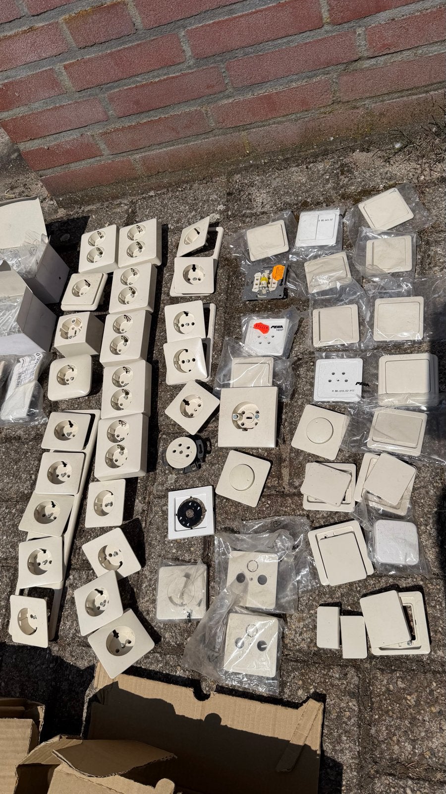Schakelmateriaal, elektra en toebehoren - Diverse merken, Ophalen, Zo goed als nieuw, Busch-Jaeger, Overige typen