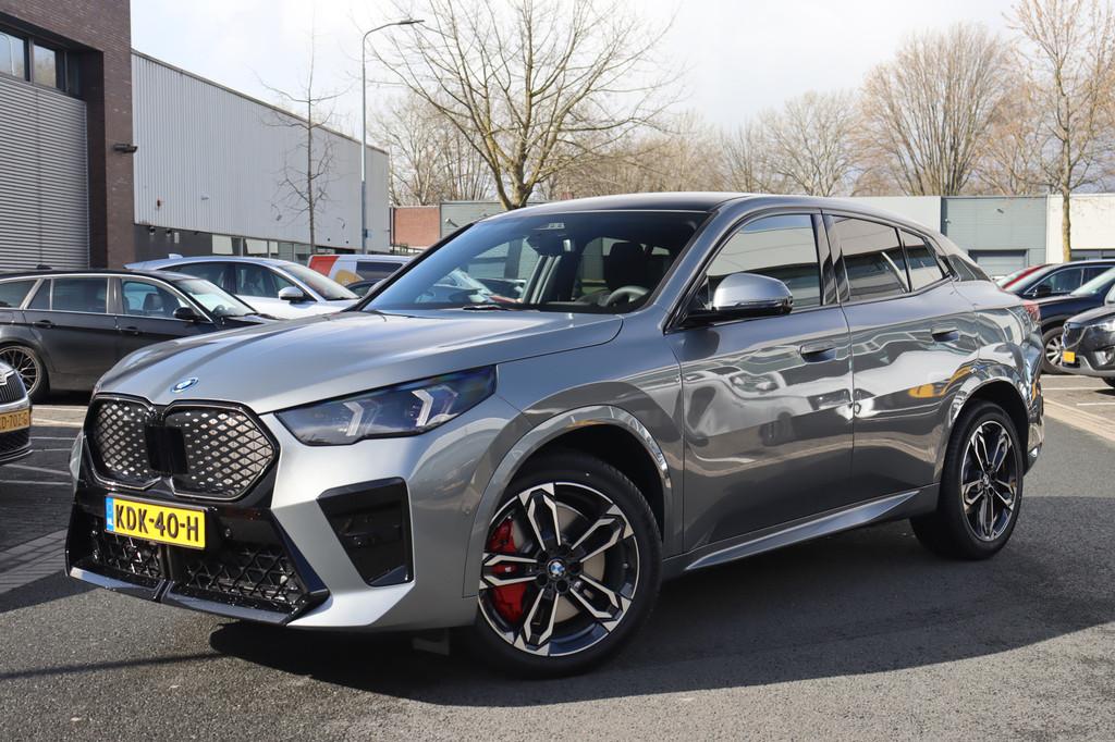 BMW iX2 eDrive20 High Executive M Sport / Panoramadak / Trek, Auto's, IX2, Met garantie (alle), 33 min, Origineel Nederlands