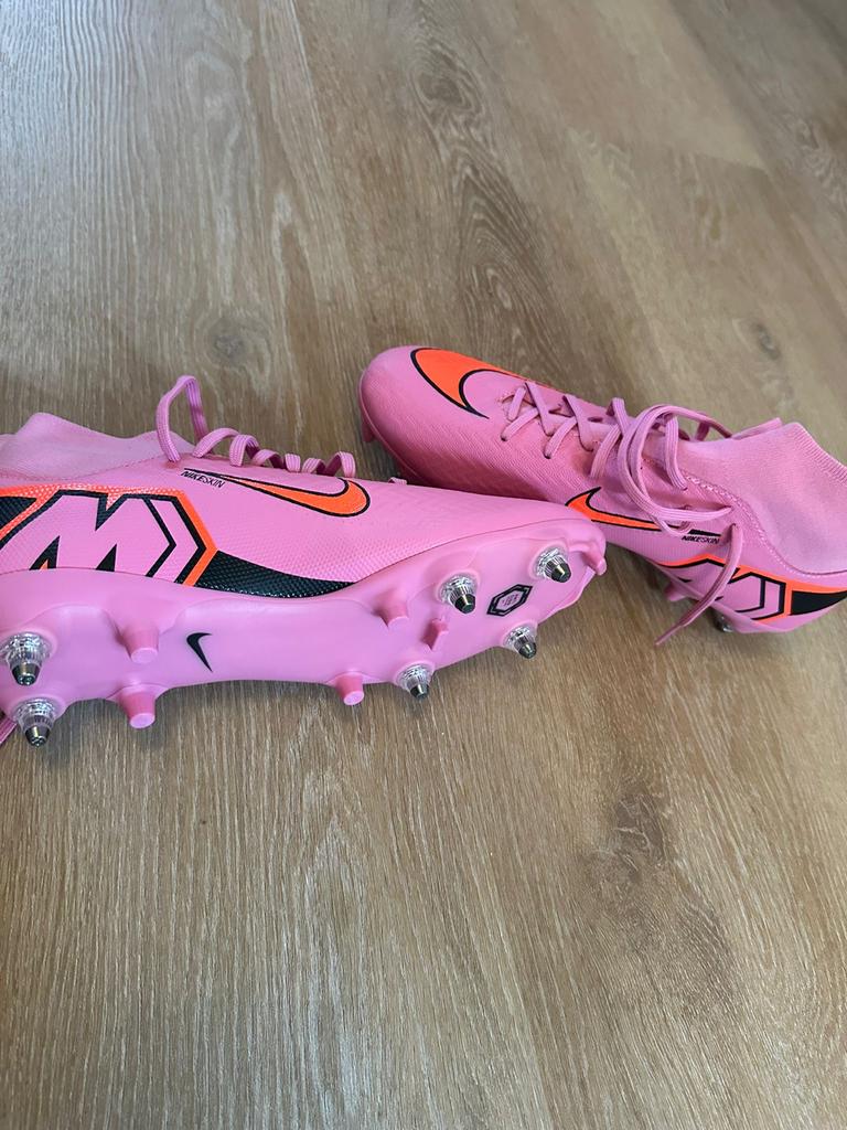 Nieuwe Nike Mercurial voetbalschoenen roze/oranje - Maat 43, Sport en Fitness, Voetbal, Ophalen of Verzenden, Nieuw, Schoenen