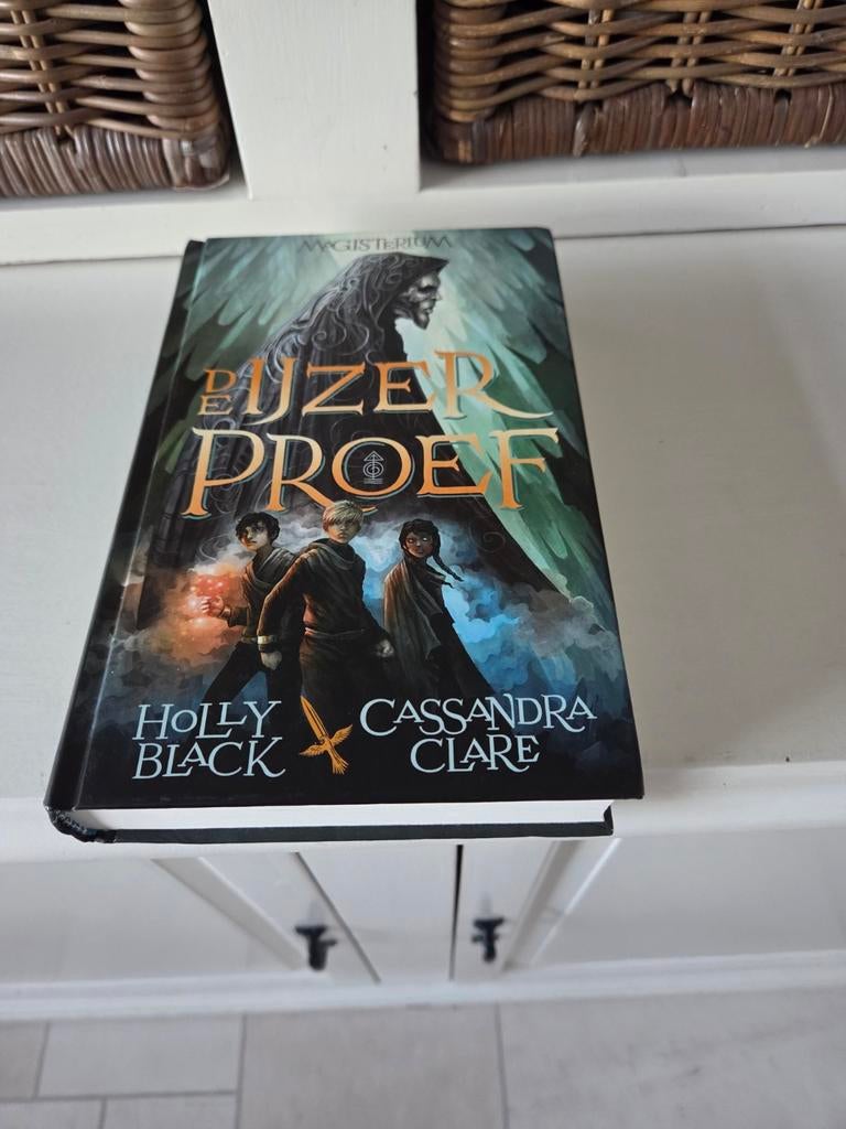Cassandra Clare - De ijzerproef, Boeken, Ophalen of Verzenden, Gelezen, Cassandra Clare; Holly Black