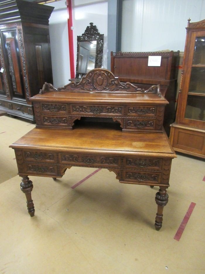 Oer 10562 ANTIEKE 19e eeuwse eiken schrijftafel met snijwerk, Ophalen