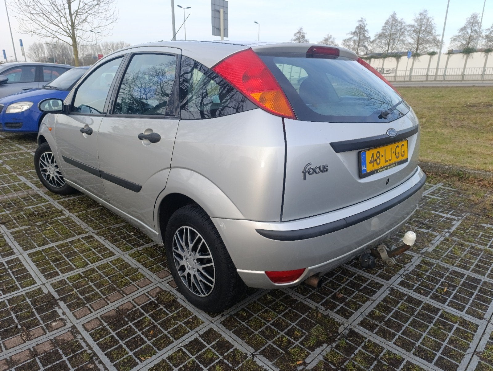 Ford Focus 1.6 I Trend 5D 2003 Grijs, 1596 cc, 100 pk, 49 €/maand, 1200 kg