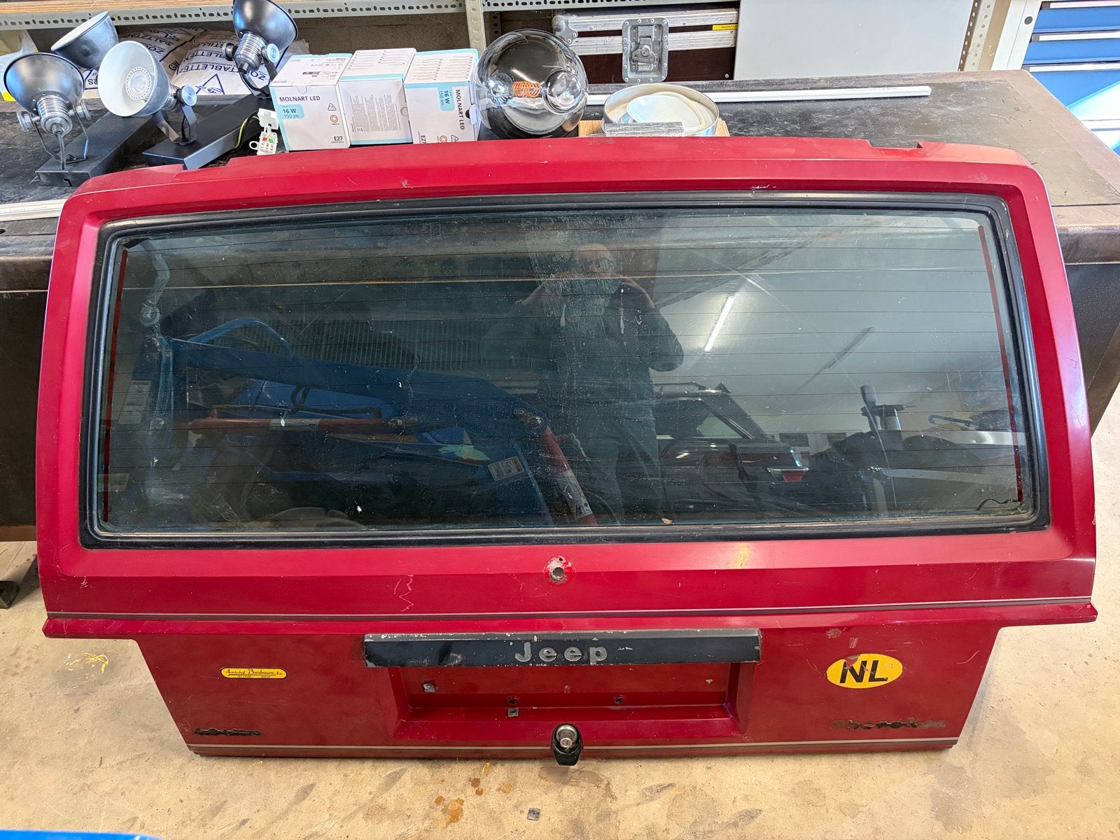 Achterklep Jeep Cherokee XJ - Rood - Gebruikt, Auto-onderdelen, Carrosserie en Plaatwerk, Gebruikt, Achterklep, Achter, Ophalen