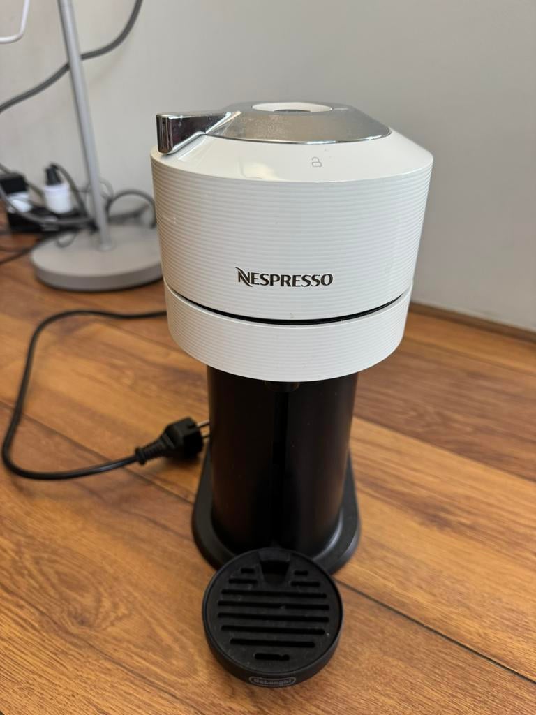 Nespresso Vertuo Next – weinig gebruikt – €35, Ophalen, Zo goed als nieuw, Koffiemachine