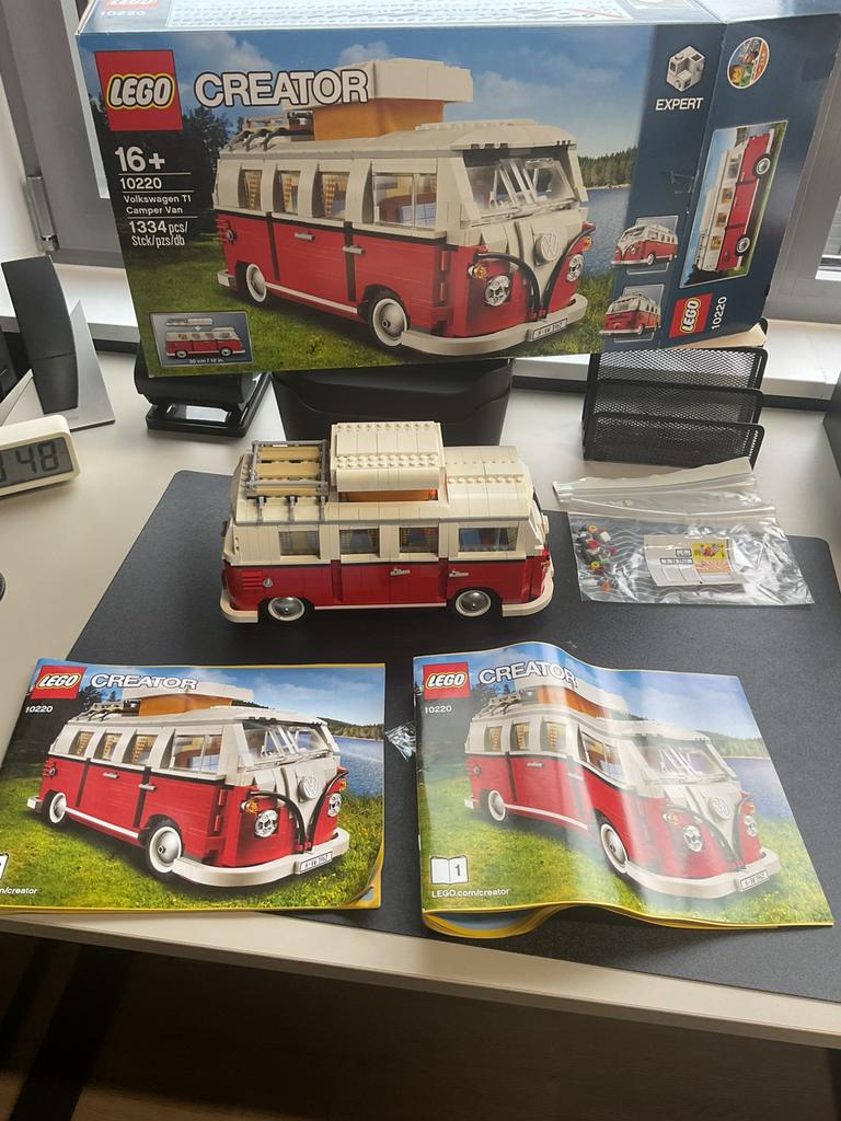 Lego 10220 Volkswagen T1 Camper als nieuw met doos + boekjes, Ophalen, Zo goed als nieuw