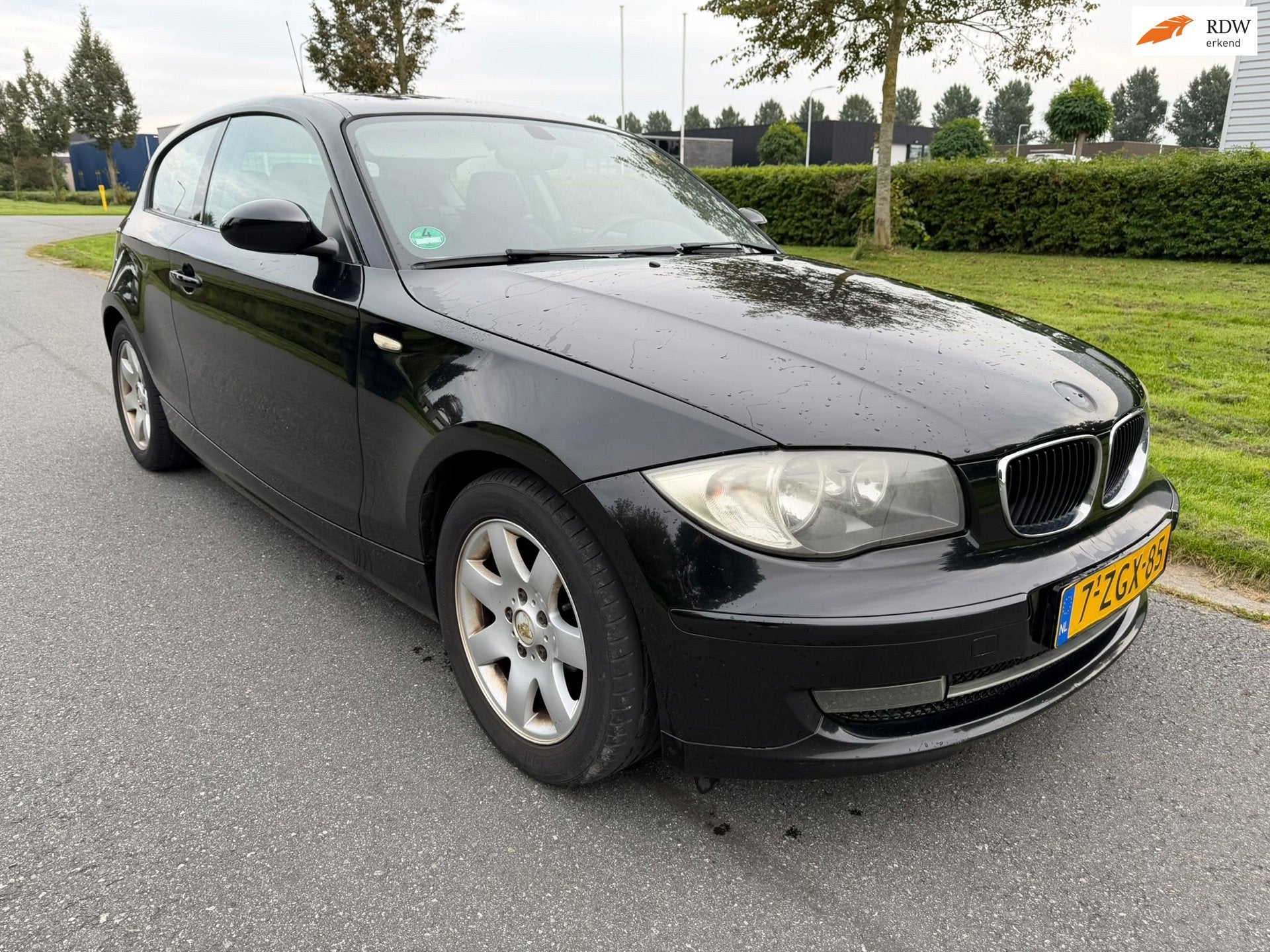 BMW 1-serie 118i Business/Airco/Lm Velgen/Apk 25-9-2027, Auto's, 1-Serie, 4 stoelen, Zwart, Euro 4