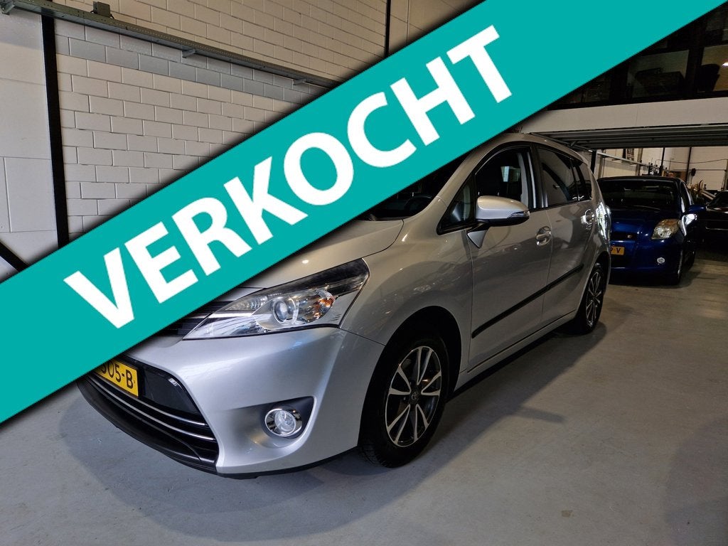 Toyota Verso 1.8 VVT-i Automaat Pano Trekhaak Navi, Auto's, Toyota, Euro 5, Gebruikt, 4 cilinders, Grijs