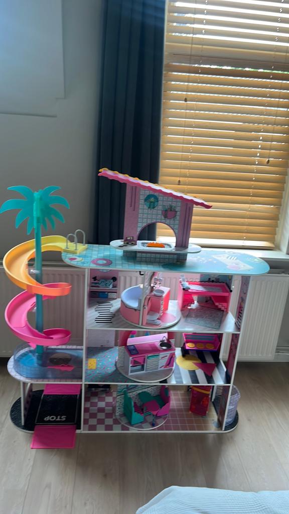 LOL huis, Kinderen en Baby's, Speelgoed | Poppenhuizen, Ophalen, Zo goed als nieuw, Poppenhuis