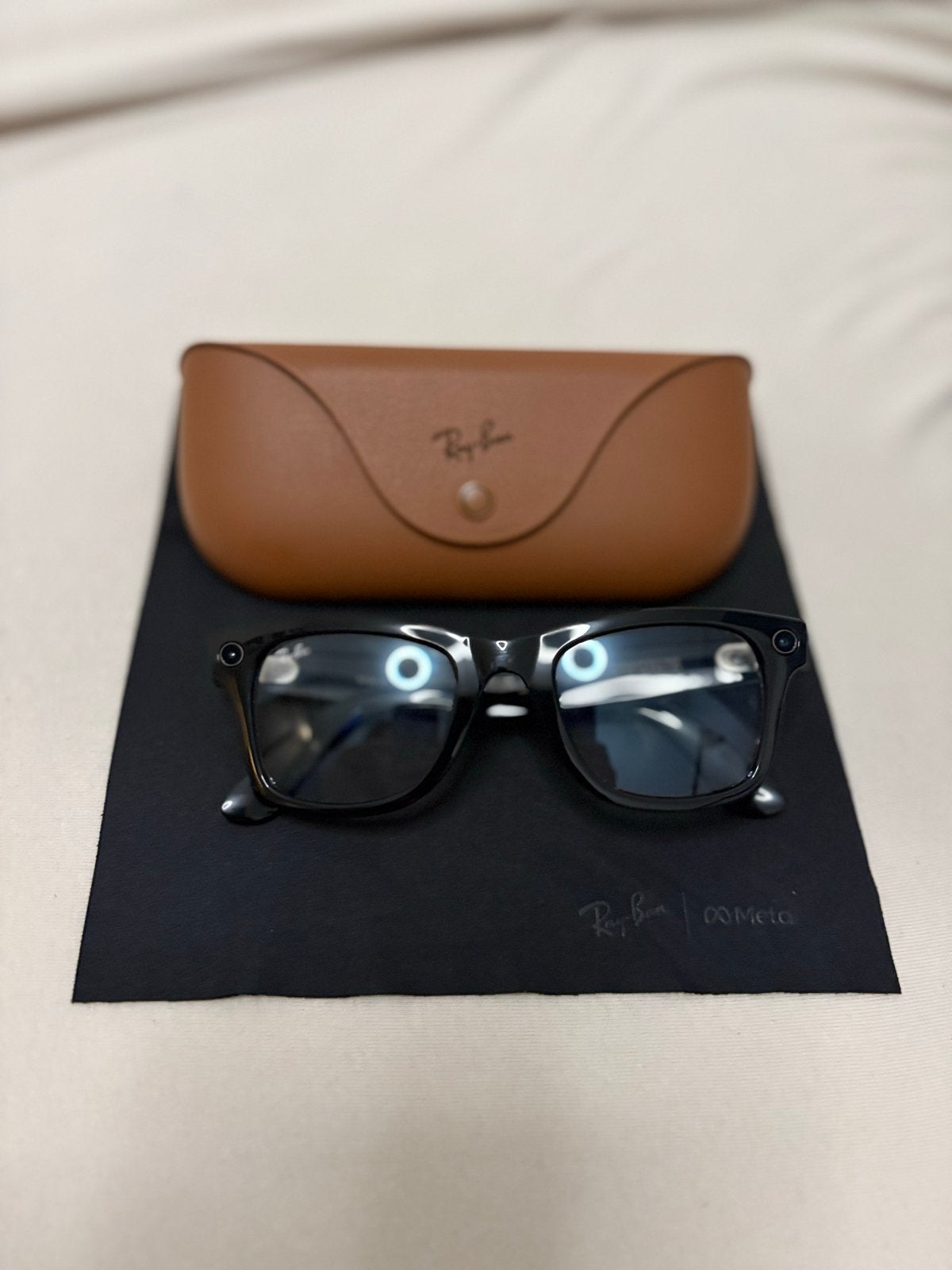 Ray-Ban Stories Wayfarer Smartbril Zwart met Oplaadcase, Zwart, Ophalen of Verzenden, Zo goed als nieuw, Ray-Ban