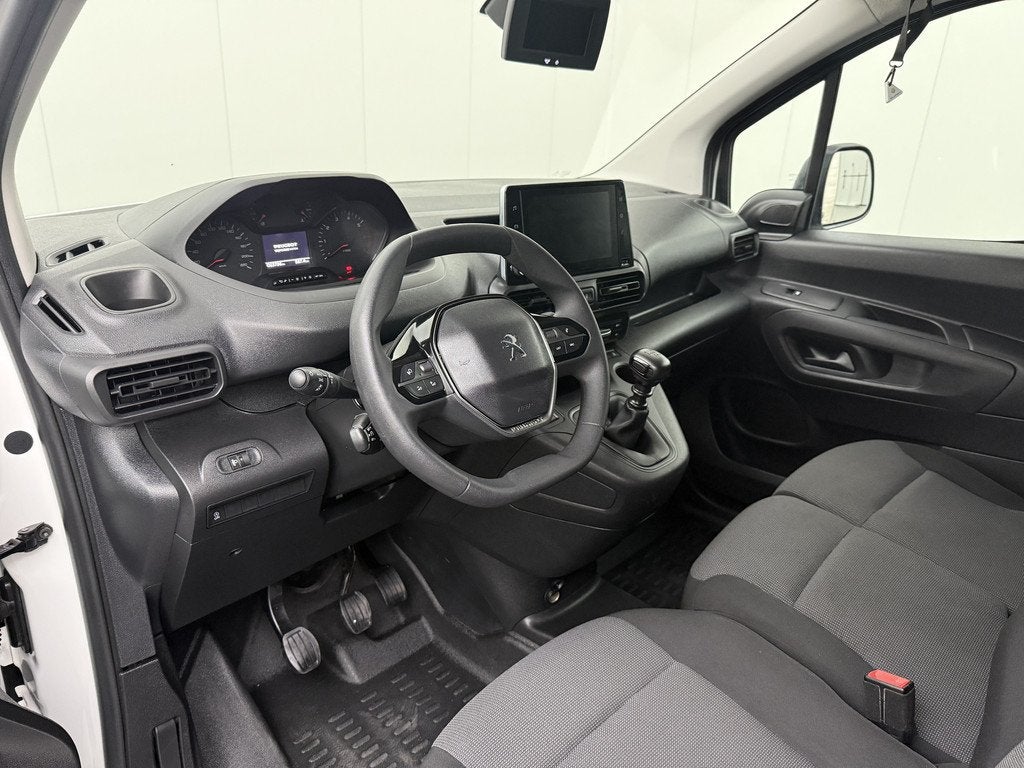 Peugeot Partner 1.5 BlueHDI Asphalt | 3-Persoons | Navigatie, Auto's, Voorwielaandrijving, 730 kg, Gebruikt, Euro 6