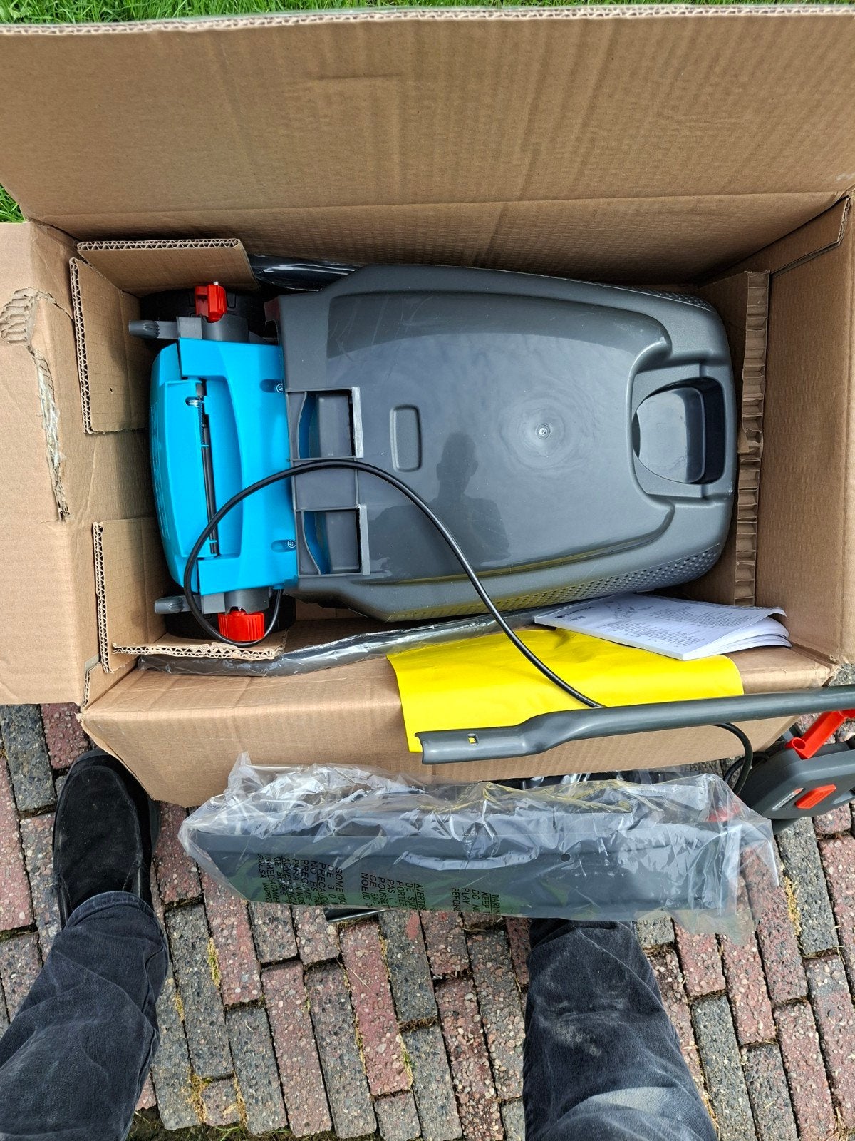 Elektrische grasmachine, Tuin en Terras, Grasmaaiers, Elektrische grasmaaier, Nieuw, Ophalen of Verzenden, 30 t/m 39 cm